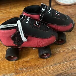 VNLA skates size 7 women’s